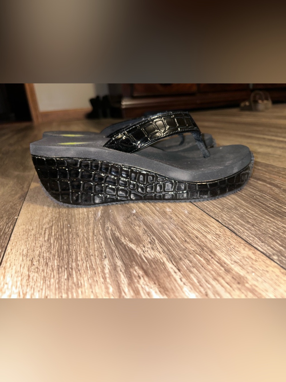 New out of box volatile flip flop size 7
